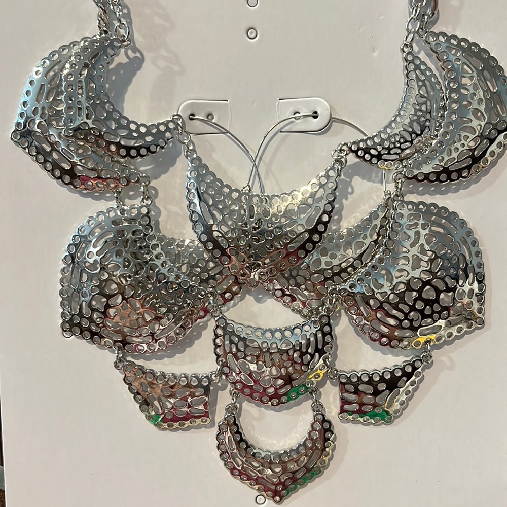 3/$18 Beautiful Silver Layered Necklace with Matching Earrings- New - Lot 313
